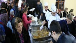 Erpa\'dan y�zlerce ki�iye iftar