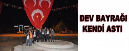 DEV BAYRA�I KEND� ASTI