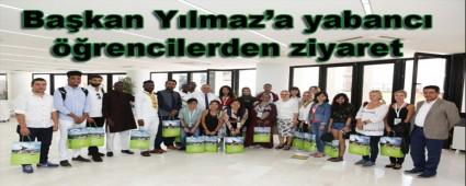 Ba�kan Y�lmaz\'a yabanc� ��rencilerden ziyaret