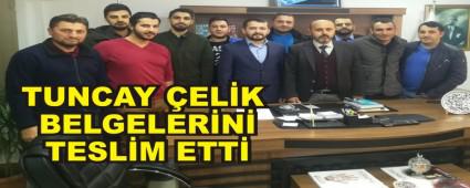 TUNCAY �EL�K BELGELER�N� TESL�M ETT�