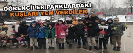 ��RENC�LER PARKLARDAK� KU�LARI YEM VERD�LER
