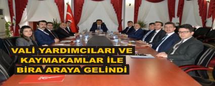 VAL� YARDIMCILARI VE KAYMAKAMLAR �LE B�RA ARAYA GEL�ND�