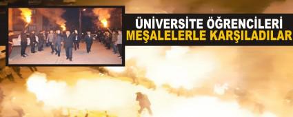 �N�VERS�TE ��RENC�LER� ME�ALELERLE KAR�ILADILAR