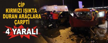 C�P KIRMIZI I�IKTA DURAN ARA�LARA �ARPTI: 4 YARALI