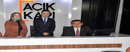 A�IK KAPI �M�LLET�N KAPISI�   