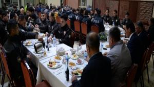 Vali �mit sahurda mahalle bek�ileri ile bulu�tu