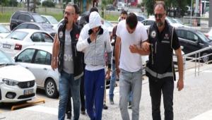 Esrar ve hint keneviri ile yakalanm��lard�