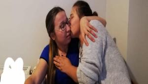 ANNE VE KIZININ DUYGUSAL KAVU�MASI