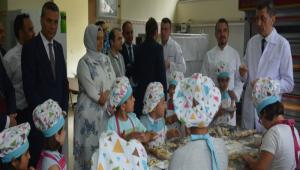 BAKAN Z�YA SEL�UK; �A��ILIK BOLU\'NUN K�ML���N� ORTAYA KOYAN B�R MESELED�R�