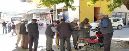 Vatanda�lara a�ure ikram etti