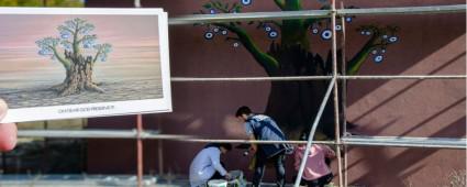 �nl� Sanat��lar�n Sanat Eserleri BA�B� Duvarlar�n� S�sl�yor