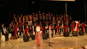 Atat�rk, sevdi�i t�rk�lerle an�ld�