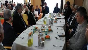 HUZUREV�NDE �EH�TLER�M�Z DUALARLA  ANILDI