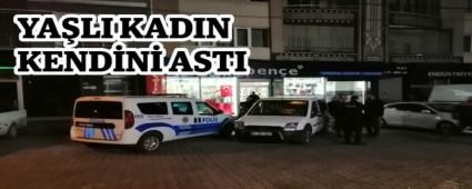YA�LI KADIN KEND�N� ASTI