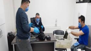 Ev ev gezip maske ve kolonya da��t�yorlar