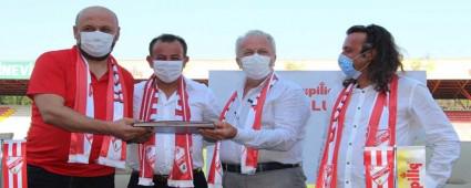 DEV SPONSORLUK ���N �MZALAR ATILDI