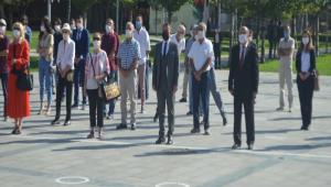 CHP 97. YILINI ATAT�RK ANITINA �ELENK BIRAKARAK KUTLADI