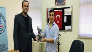 D�NDAR YENER PROFES�RL�K UNVANI ALDI