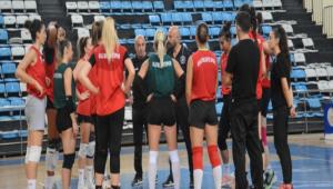BOLU BELED�YESPOR VOLEYBOL TAKIMI SAKARYA VOLEYBOL �LE HAZIRLIK MA�I YAPTI
