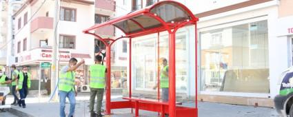 OTOB�S DURAKLARI YEN�LEN�YOR