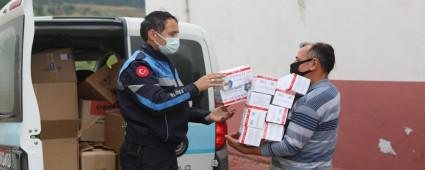 BOLU BELED�YES�\'NDEN OKULLARA DEZENFEKTAN, MASKE VE KIRTAS�YE MALZEMES�