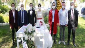 �ZCAN �ZDEM�R\'�N MUTLU VE GURURLU G�N�