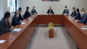 Y�Z Y�ZE VE UZAKTAN E��T�M DE�ERLEND�RME TOPLANTISI YAPILDI