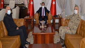 Tu�general S�r\'dan Vali �mit\'i Ziyaret
