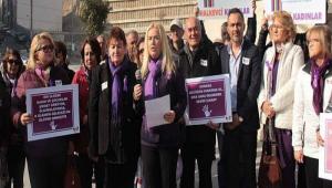 CHP Kad�n Kollar� 2020 y�l�nda �ld�r�len kad�n say�s�n� a��klad�
