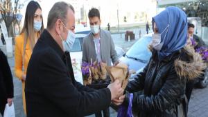 BA�KAN �ZCAN\'DAN KADINLARA 8 MART S�RPR�Z�