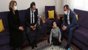 BA�KAN �ZCAN OT�ZML� �OCUKLARI UNUTMADI