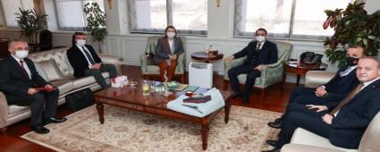 BAKAN D�NMEZ\'E AK PART� HEYET�NDEN Z�YARET