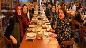 MAHMUT �ENT�RK, BAYAN PERSONEL�N KADINLAR G�N�N� KUTLADI