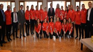VAL� �M�T, BAYAN G�RE� M�LL� TAKIMINI Z�YARET ETT�