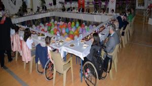 �M�T A�LES� �FTARDA �OCUKLARLA BULU�TU