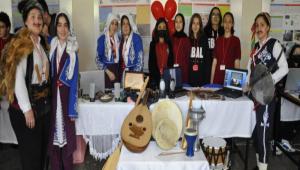 �ZZET BAYSAL ANADOLU L�SES� PROJELER�N� SERG�LED�