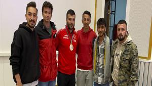 SPOR VE REKREASYON TOPLULU�U, M�LL� SPORCULARLA BULU�TU