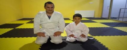 BABALAR VE �OCUKLARI B�RL�KTE KARATE YAPACAK