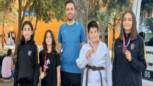 WUSHU TURNUVASINDAN MADALYALARLA D�ND�LER