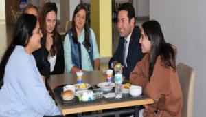 G�LER, �N�VERS�TE ��RENC�LER� �LE B�R ARAYA GELD�