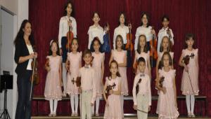 Minik Sanat��lar�m�z Arkada��m Keman Projesi �le ��reniyor