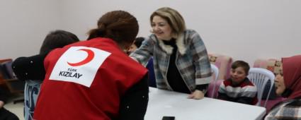 KADIN KADINA DAYANI�MANIN G�C�N� G�STERD�LER!