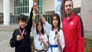 KARATE ANTREN�R KURSU BOLU\'DA