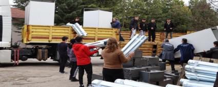 Meslek Liselerinden Deprem B�lgesine Seyyar WC ve Soba Deste�i