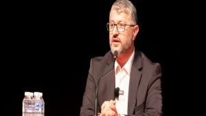 O �RNEK B�R KUR\'AN SEVDALISI