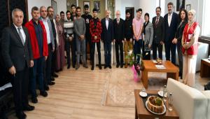 BA�B�-KIZILAY BOLU �UBES� GAZZEL� ��RENC�LERLE EL ELE