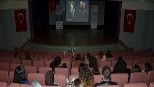 �D�LL� F�LMLER�, ��RENC�LERLE BULU�TU