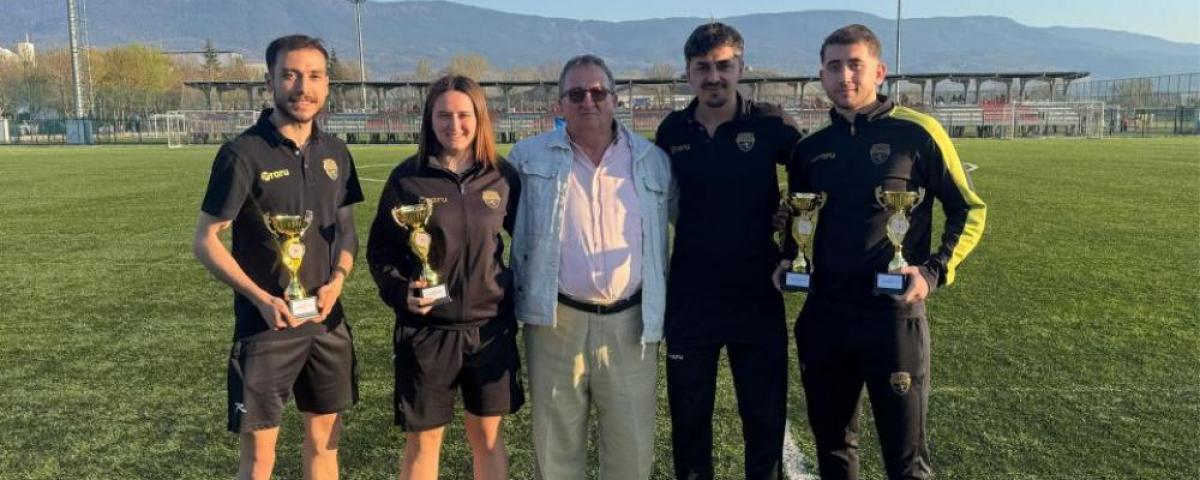 KUPALARLA GELEN TE�EKK�R: MEHMET AB�YE VEFA